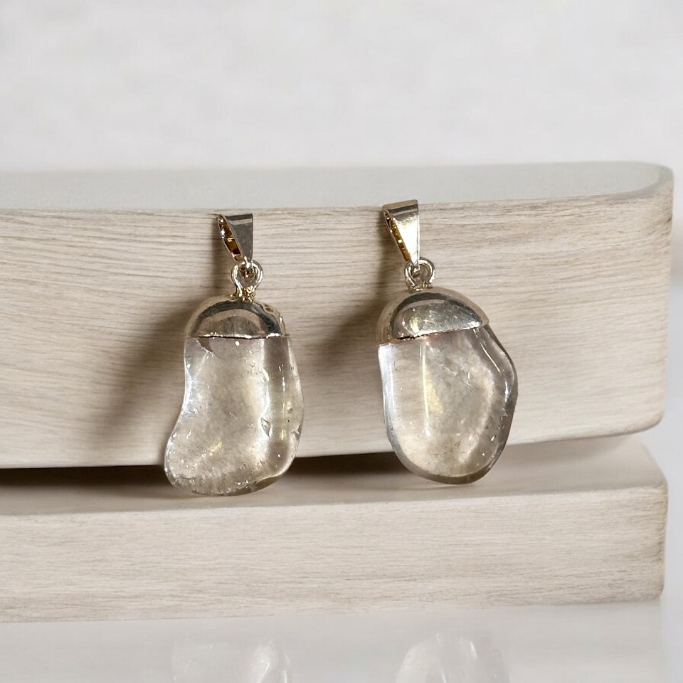 Dije Gema Cuarzo Cristal Rolado Electroplate