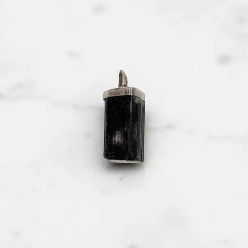 Dije Gema Turmalina Negra en Plata 925