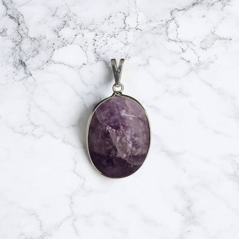 Dije Gema Amatista Oval con Virola