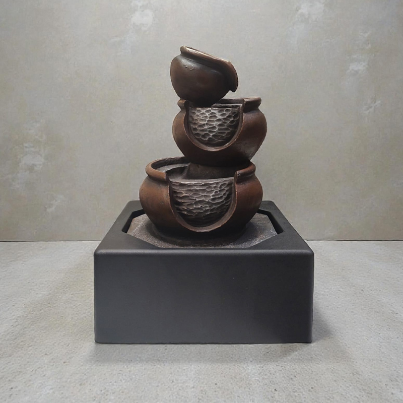 Fuente de Agua con Luz LED Mediana N°26