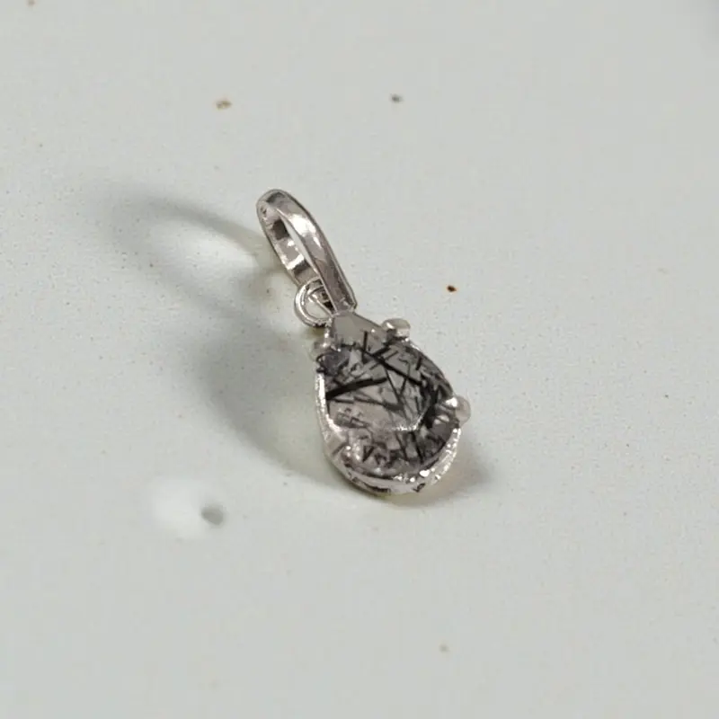 Dije Gema Cuarzo Turmalinado Facetado en Gota Baño de Plata