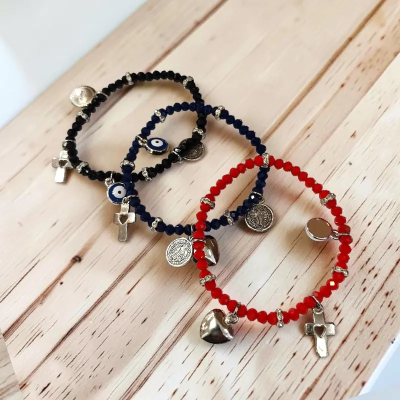 Pulsera Elastica con Dijes Ojo Turco, Cruz, San Benito y Corazon Azul