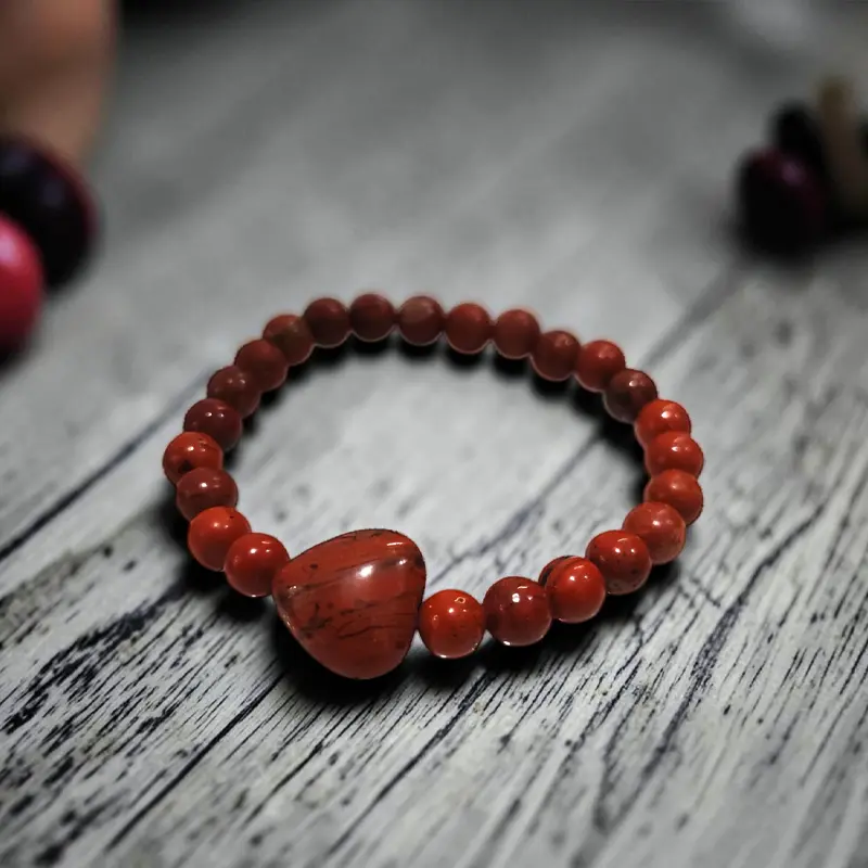 Pulsera Gema Jaspe Rojo con Corazon Elastica