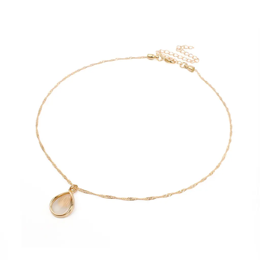 Collar de Cadena Dorada con Dije 