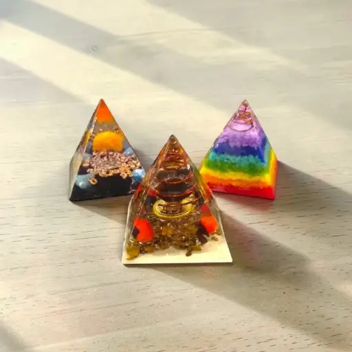 Orgonite Piramide Varios Modelos 4x4cm