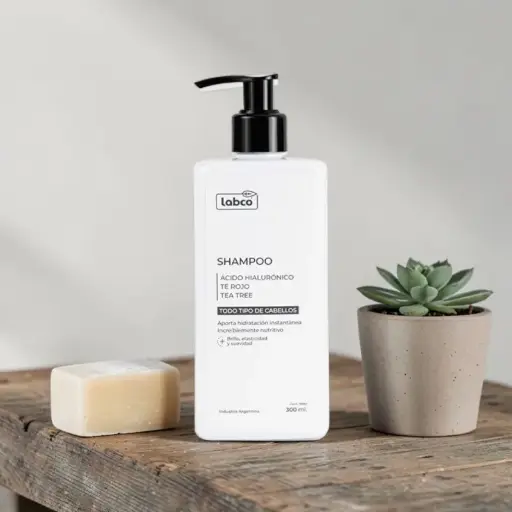 Shampoo con Ácido Hialurónico, Té rojo y Aceite esencial de Tea Tree 300ml, Labco