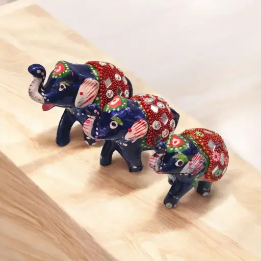 Elefante Resina Azul con Manto Rojo 5cm