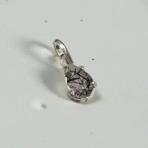 Dije Gema Cuarzo Turmalinado Facetado en Gota Baño de Plata