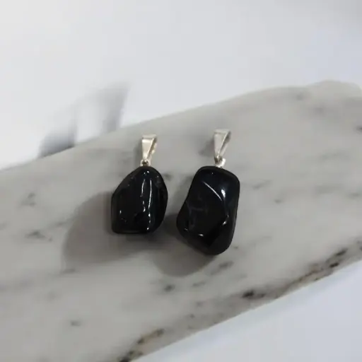 Dije Gema Turmalina Negra Rolada Clavada