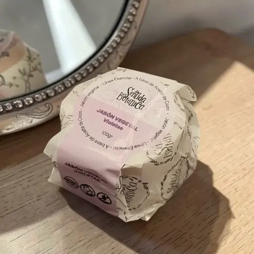 Jabon Vegetal Oleo Violetas Linea Esencial Sentida Botanica 100gr