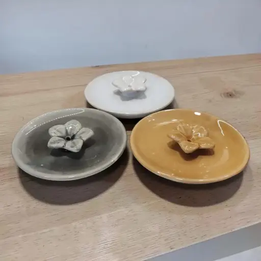 Porta Sahumerio Ceramica Redondon con Flor Colores Surtidos 11cm