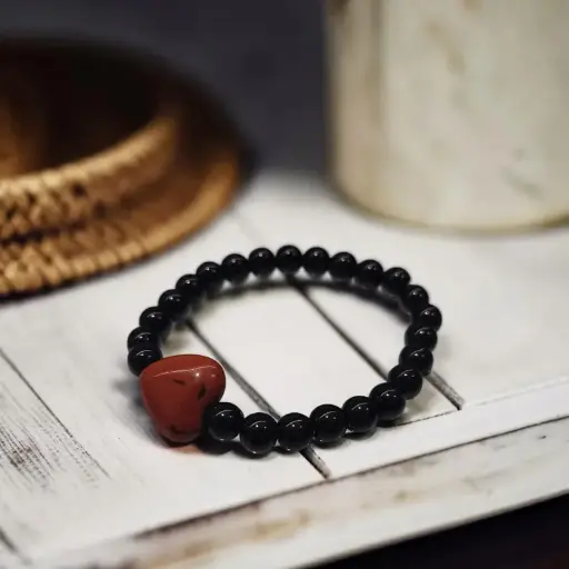 Pulsera Gema Elastica Obsidiana Negra con Corazon Jaspe Rojo
