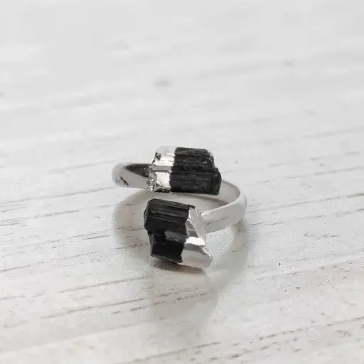 Anillo Gema Turmalina Negra Bruto